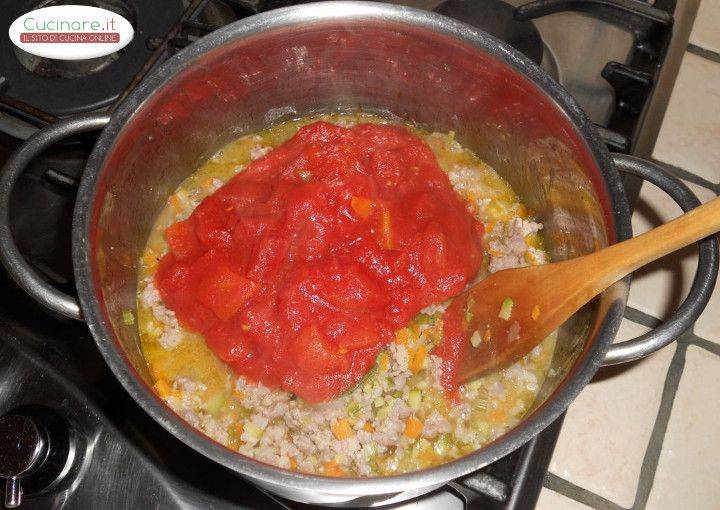 Pici toscani con Ragù di Salsiccia, Zucchine e Salvia preparazione 6