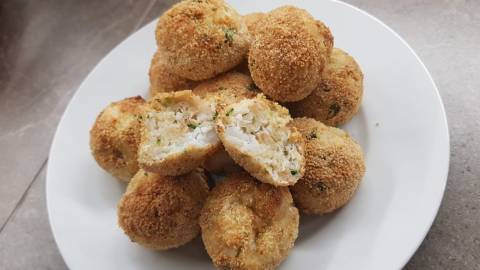 POLPETTE DI MERLUZZO IN FRIGGITRICE AD ARIA RICETTA | cucinare.it