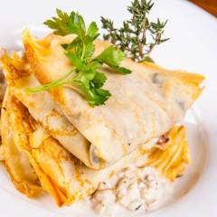 Crepes ai funghi con provola e prosciutto