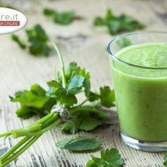 Frullato di Ortiche, Bietole, Mele, Avocado, Datteri e Spirulina