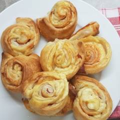 GIRELLE DI PASTA SFOGLIA CON MORTADELLA