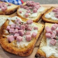 Bruschette prosciutto cotto e mozzarella