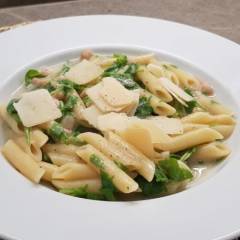 PENNE CON CREMA DI CANNELLINI E RUCOLA