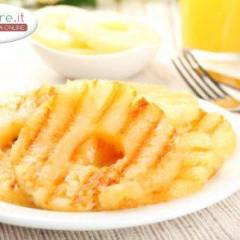 Ananas alla piastra con miele e cannella