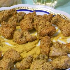Bocconcini di pollo fritto con hummus  