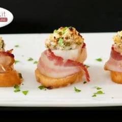 Bruschette con Capesante al Bacon e Caponata di Cavolfiore e Pomodorini