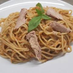 SPAGHETTI AL PESTO DI TONNO E POMODORINI