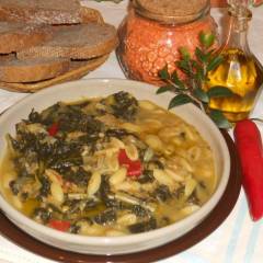 Minestra rustica di cavolo nero, lenticchie rosse e mirto