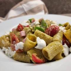 PASTA FREDDA AL PESTO, BURRATA E POMODORINI