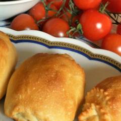 Panini rustici ripieni di mortadella