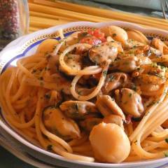 Sugo ai frutti di mare con bucatini