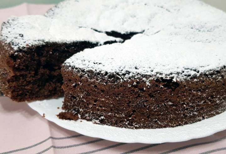 TORTA ALLO YOGURT SENZA FARINA, SENZA BURRO E SENZA LIEVITO | cucinare.it
