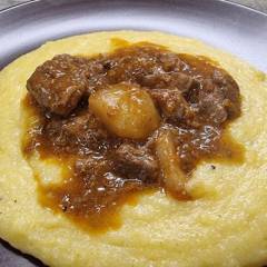 POLENTA CON SPEZZATINO