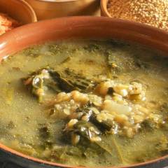 Zuppa di cavolo nero, quinoa e lenticchie rosse