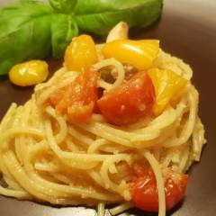 Spaghetti con pomodori colorati