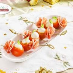 Stuzzichini con Prosciutto Crudo, Pomodorini, Mozzarella e Basilico