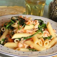 Penne, salmone e rucola