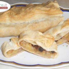 Strudel di Mele rosse con Frollini, Noci, Mandorle, Uvetta e Limone