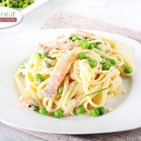 Pasta con Salmone e Piselli | cucinare.it