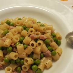 Pasta e piselli alla napoletana