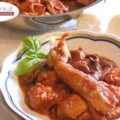 Zuppa di canocchie polpo e merluzzo al pomodoro e basilico