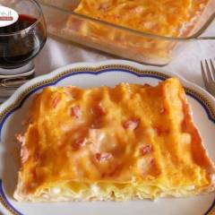 Sfogliata di lasagna in salsa rosa