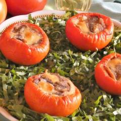 Pomodori ripieni con scamorza e acciughe