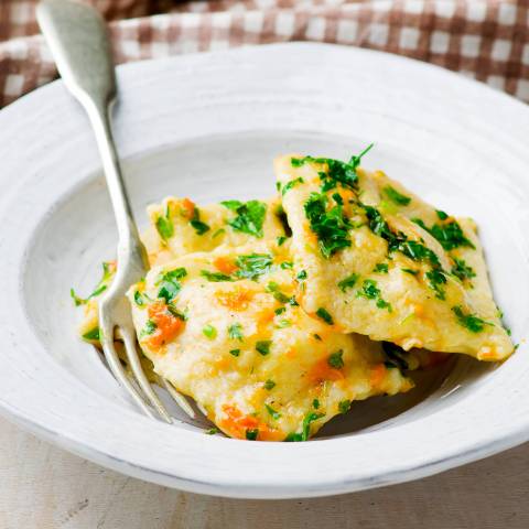 ricetta tortelli di zucca e amaretti | cucinare.it