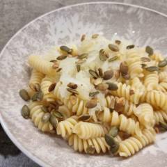 PASTA CON DAIKON E SEMI DI ZUCCA