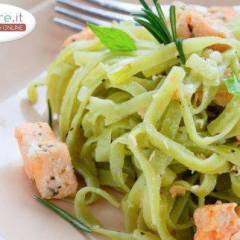Linguine con Crema di Spinaci e Salmone