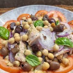 Insalata di ceci, tonno e cipolla di Tropea