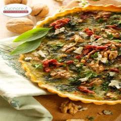 Torta salata con spinaci, pomodori secchi, noci e fontina