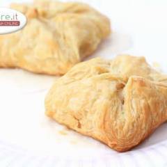 Fagottini di Pasta sfoglia con Carciofi e Cotechino