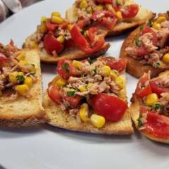 BRUSCHETTE CON TONNO E MAIS