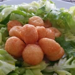 Insalata con polpettine di Parmigiano