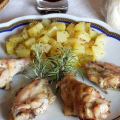 Ali di pollo arrosto con patate