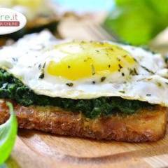 Crostone con Uova e Spinaci