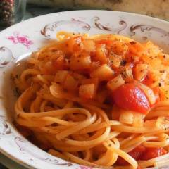 Sugo vegan al daikon con linguine
