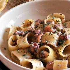 Calamarata risottata con polpo e semi di senape