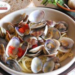 Vongole veraci in salsa di Mirto e Vermentino con Trenette