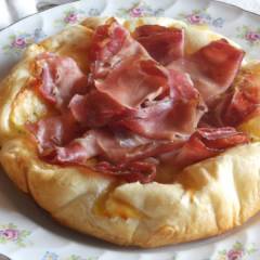 Torta salata con speck e senape
