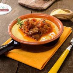 Spezzatino di Cinghiale al Vino con Polenta