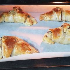 CORNETTI DI PASTA SFOGLIA RIPIENI DI CARNE
