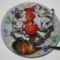 Dessert mele, cioccolata e fragole