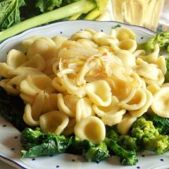 Pasta con cime di rapa e cipolla
