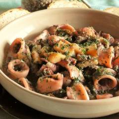 Zuppa di calamari, patate e funghi
