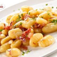 Gnocchi con Crema di Noci e Speck