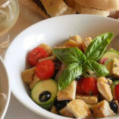 Insalata di verdure con cotolette di pollo