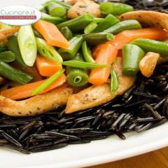 Riso Nero con Pollo, Fagiolini e Carote