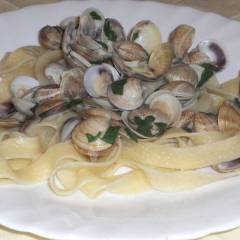 Tagliatelle di semola con lupini sfumati all'est!est!!est!!!